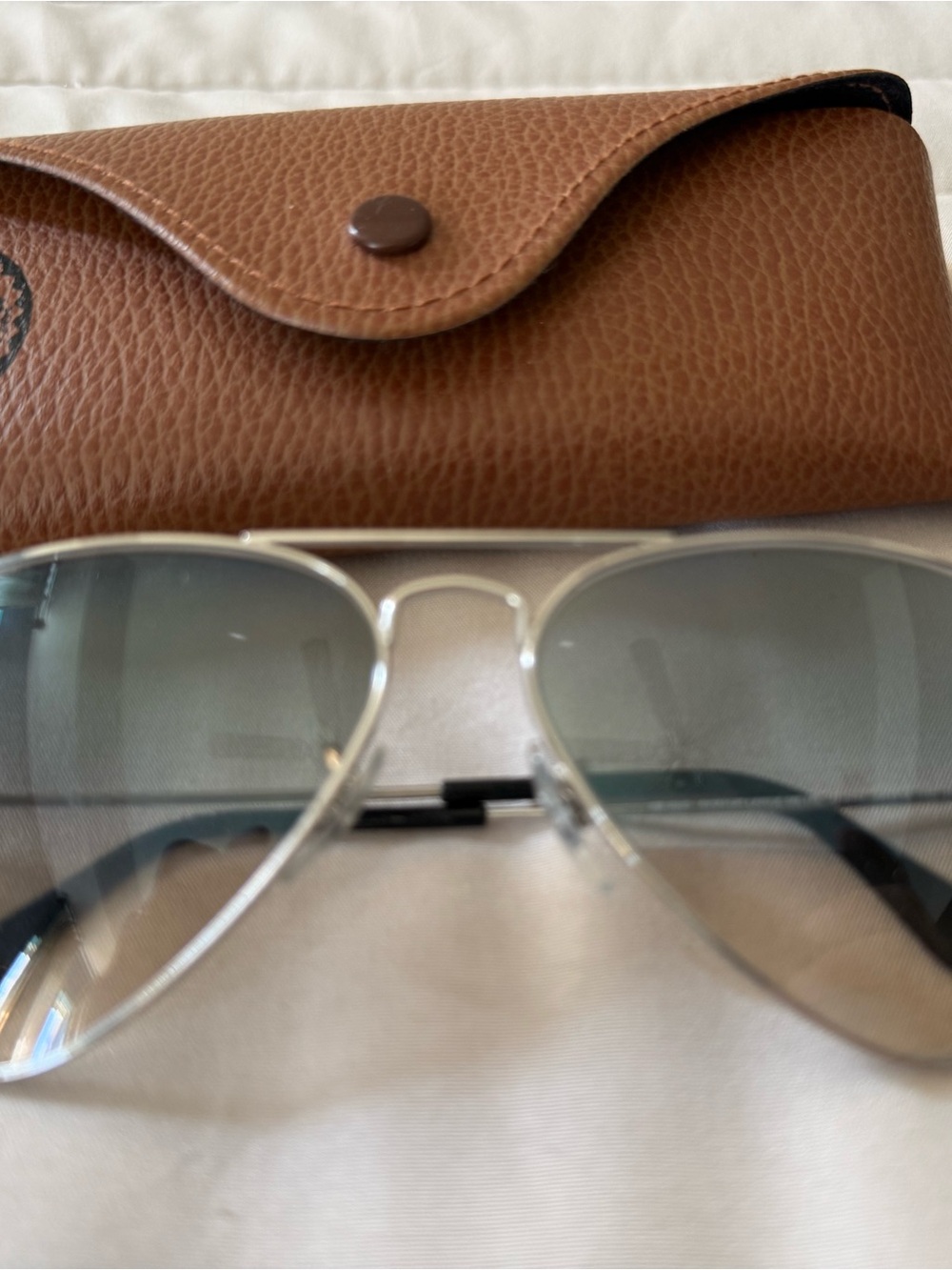 Ray-Ban Silver Aviator Sunglasses with Brown Case and Gray Gradient Lenses